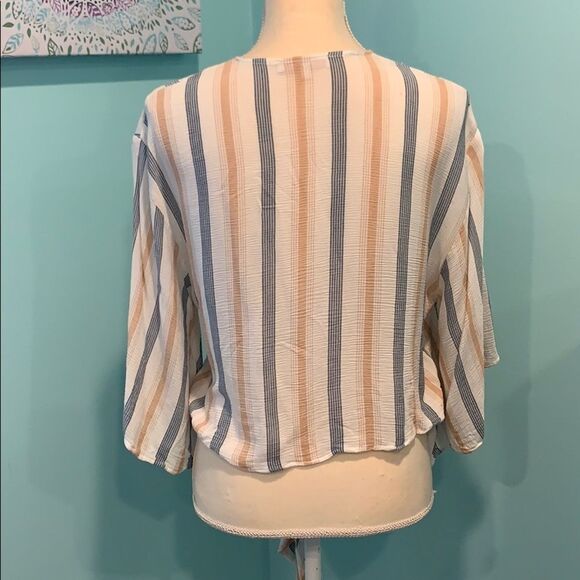 Olivaceous Striped Cropped Blouse - Picture 2 of 4